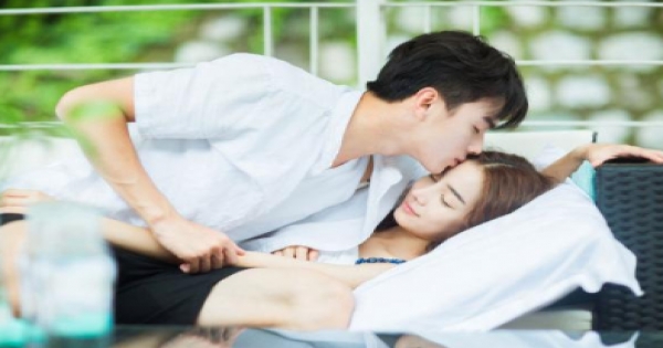 「就想把你抱入懷裡！」12星座對於越深愛的人就會「經常做」這個動作！