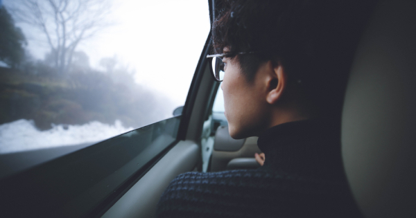「明知道不可能，但還是想等待...」當他們愛上不該愛的人，依舊會想等待的４大笨蛋星座！