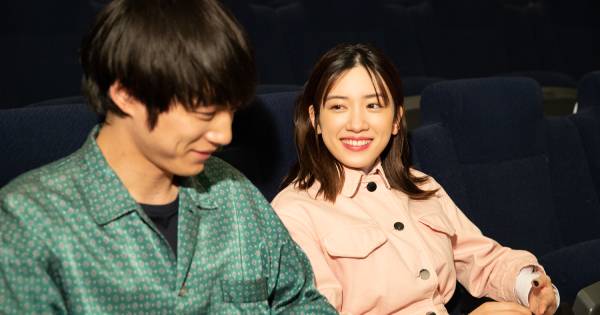 小動作透露出「我喜歡你」的心意！12星座女在偷偷喜歡你，這些「小動作」你發現了嗎？