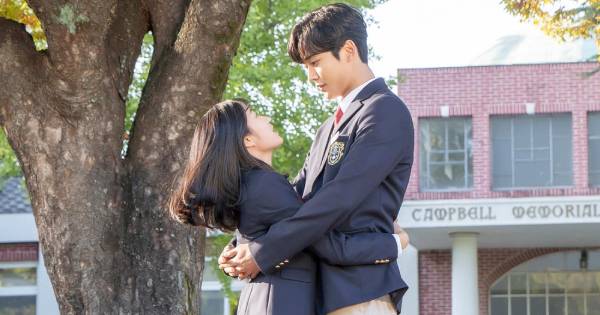 『一不小心，掉進你的愛情漩渦裡！』12星座的這6大「戀愛症狀」，代表早就已經墜入對你的愛戀陷阱裡！
