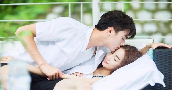 「不敢說出口的喜歡，就想默默的佔有你！」12星座佔有你的舉動就是對你動心卻又不敢說！
