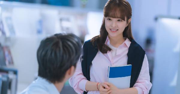 「嘴上總是說不愛，但身體卻很誠實！」獅子座暗戀你的「4個舉動」，其實他真的超喜歡你！