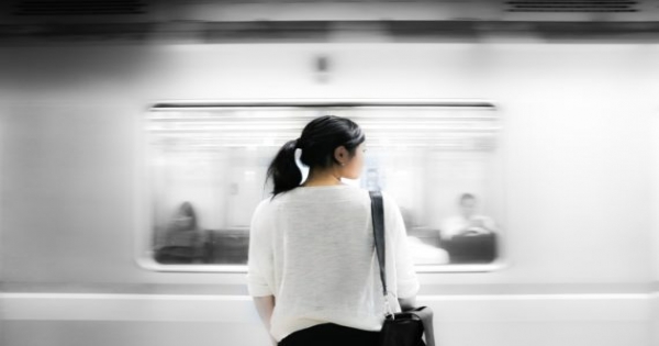 當水瓶座不再愛你，他會有什麼表現？「這三個」表現就是他們「變心」後的行為！