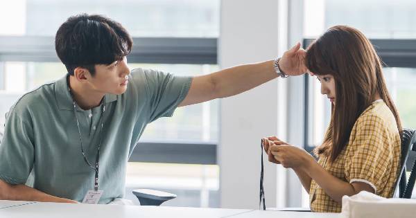 「他不主動，並不代表不喜歡你！」獅子座暗戀你的話，會克制不住自己做出這「5件事情」！