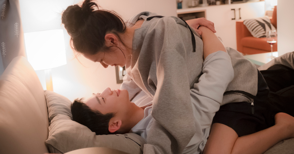 「睡覺就是要你在身邊！」這些星座情侶最喜歡「抱抱睡」！你要是不在，他們肯定「睡不好」！
