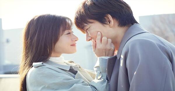 「情不自禁想碰觸你！」這4種「親密接觸」是12星座「愛你」的訊號！藉由這樣的接觸傳達滿滿的愛意！