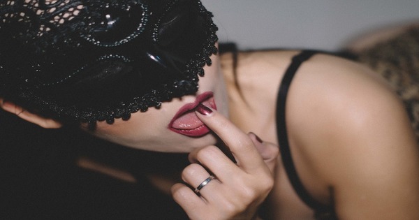 「真的不來我家看貓貓嗎？」12星座女突破曖昧必學的「色色暗示」！學會了就可以直接撩上床囉！