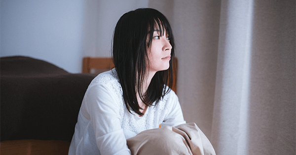 「其實愛哭但總是忍著！」巨蟹座忍不住淚水的「4種情況」！有時候他的淚水不為自己而流...