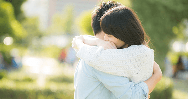 「愛情傻瓜誰沒當過！」獅子座在愛情裡常做的「10件傻事」！越愛變得越傻！