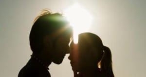 處女男其實可以比女人還溫柔貼心，照三餐噓寒問暖絕對少不了！