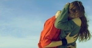 讓他想和妳「定下來」！暗示十二星座「向妳求婚」！別再讓我等，讓我做你的牽手吧！