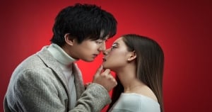 「令他欲仙欲死的最佳武器!」十二星座男女,都迷戀的「接吻方式」!