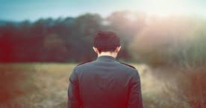 「傻瓜，我們都一樣」十二星座總在愛裡變成笨蛋，「改掉這點」才能走出一條順利感情路！