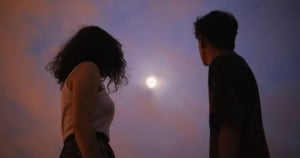 「情動那一刻」不是一眼瞬間也不是日久生情，在「這個時候」十二星座才突然「想愛了」！