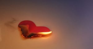 當一個牡羊「沉默」下來,是代表他內心的「痛」已經大到無法形容...