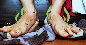 【這是一篇搞笑文,但是好準】當12星座遇上同事有超級「腳臭」的反應……天秤默默忍耐不敢說,射手跟水瓶真的很賤!