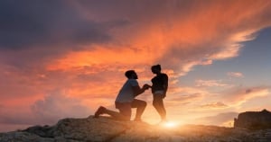 小細節讀懂他!12星座男對你做出「4種舉動」,代表你已經擄獲他的心!