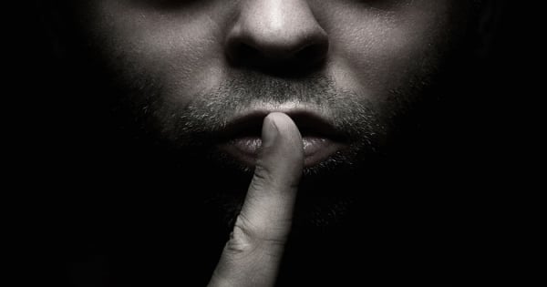 「沉默，不代表不愛妳…」爭吵時，12星座男人們為何總是「選擇沉默」？