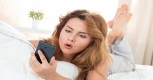 分手後還「忘不了」的人，都會做的「12件事」！不起眼的行為背後藏有濃濃憂傷！