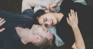 「不能沒有你」的12星座男，才會藏不住「這５個弱點」！愛你越深越明顯！