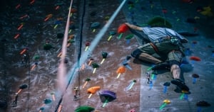 男人這樣做「百分之百」喜歡上別人了！這就是他們「變心」的「徵兆」！