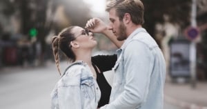 偷偷喜歡你的12星座女，才會有這３個「奇怪」的表現！怪怪的就是喜歡你！