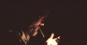 「夜深了,我又開始想你了...」這些星座是越晚越清醒,其實是在想念你!