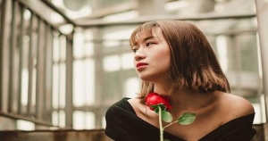 在射手座花心的外表下「藏著」一顆專一的心！表面不過是掩飾他們敏感的內心！
