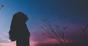 人前總是嘻皮笑臉,人後卻獨自哭紅了雙眼...這4大星座只敢在一個人時,放聲大哭!
